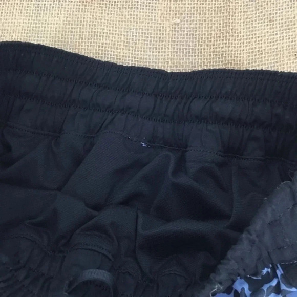 Lululemon Tracker Short III 4-Way Stretch Ace Spot Lullaby Short - Picture 9 of 9